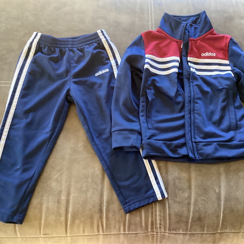 Adidas track suit 3t